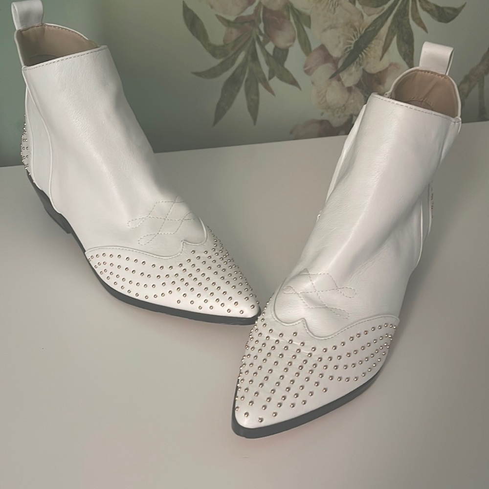 White ancle boots NEW